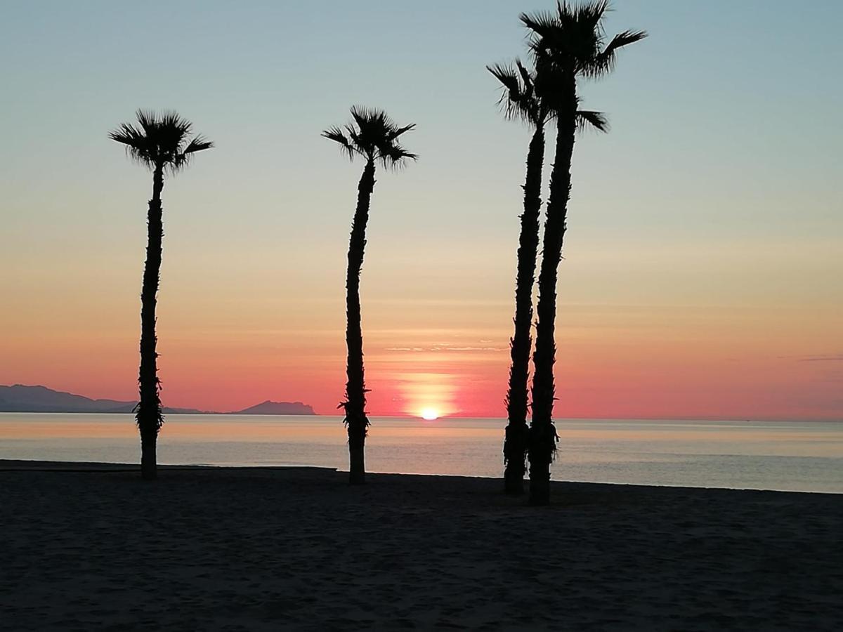 Bright Apartment In The City Center Alicante Bagian luar foto